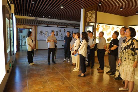 人文学院党委红色基因传承与非遗文化创新发展研讨暨文化艺术交流活动回顾